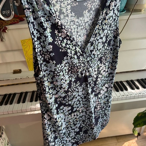 Denver Hayes Floral Short Sleeve Top - Black and White M - Picture 7 of 14